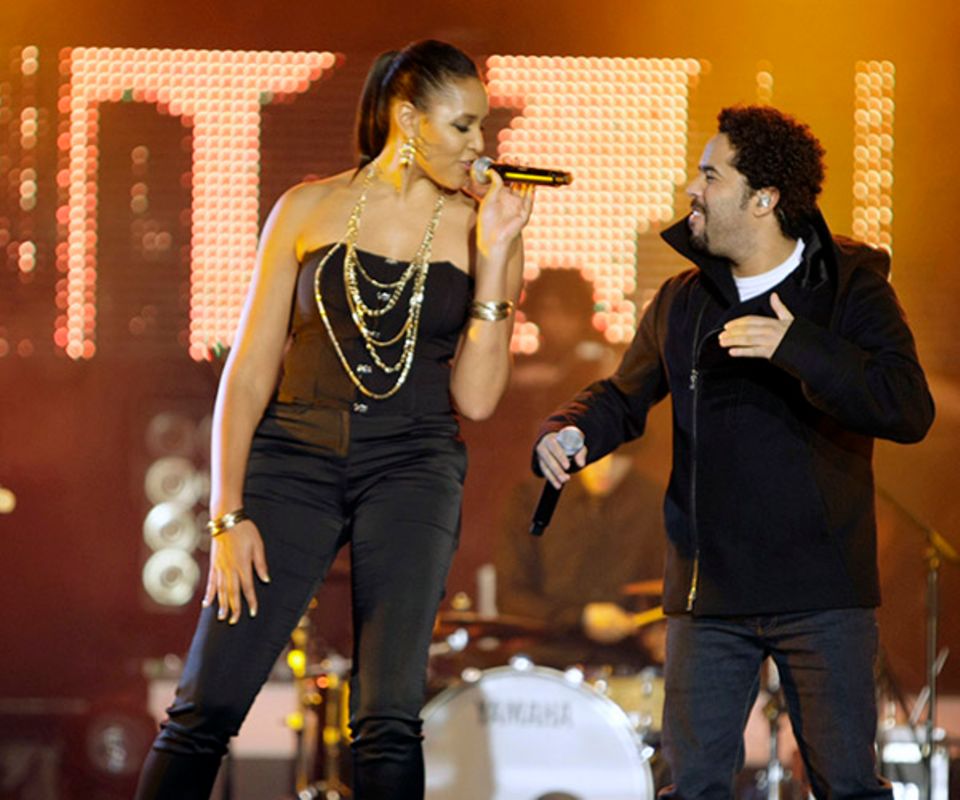 Cassandra Steen und Adel Tawil bringen ihren Song "Stadt" zum Besten. Cassandra Steen und Adel Tawil bringen ihren Song "Stadt" zum Besten.