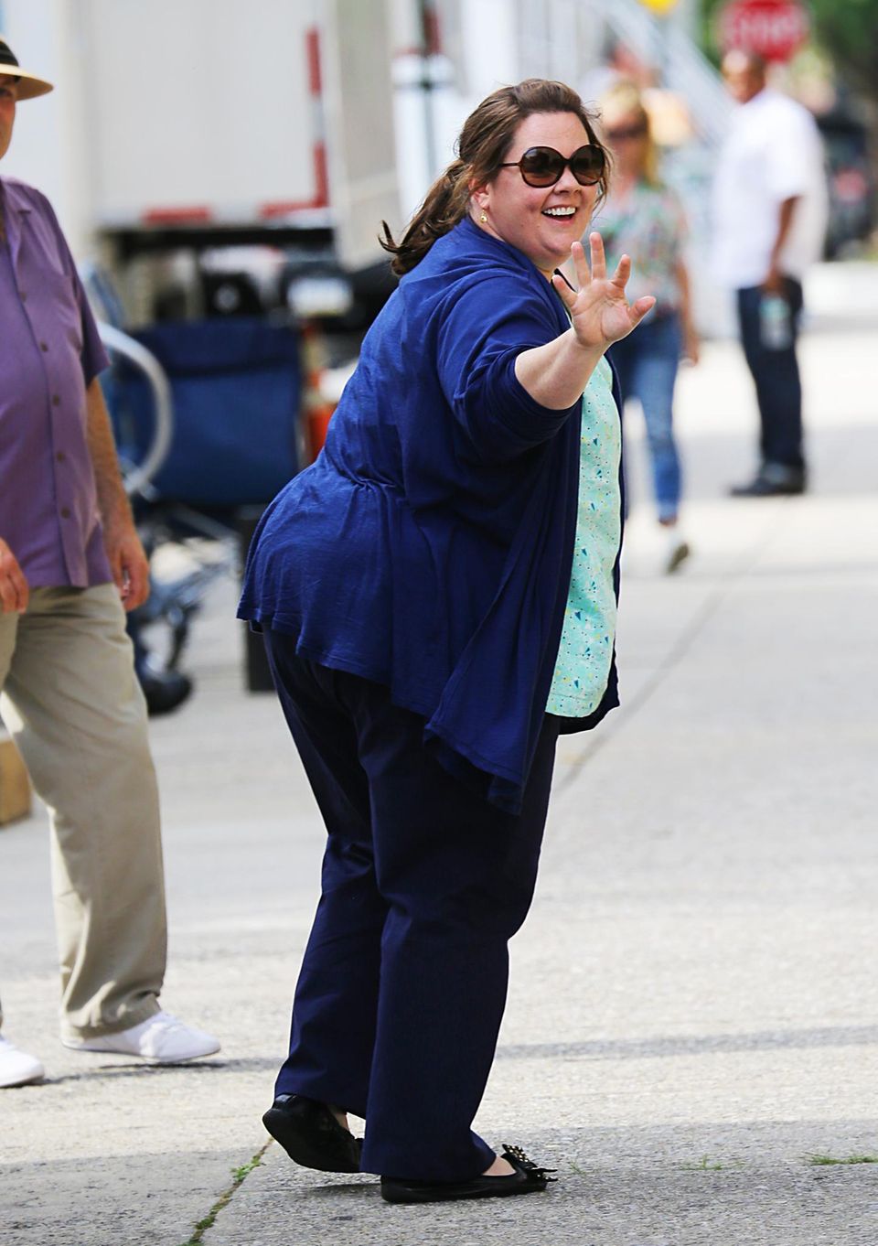 Wenig später gibt sie sich zu erkennen: Melissa McCarthy verlässt ihren Trailer am Set. Wenig später gibt sie sich zu erkennen: Melissa McCarthy verlässt ihren Trailer am Set.