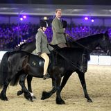 15. Mai: Abendgala Windsor  Lady Louise Windsor, eine der Enkelinnen der Queen, hat die Ehre, eines der aktuellen Lieblingspferde ihrer Großmutter zu reiten. Vater Edward begleitet sie.