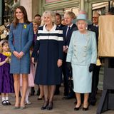 1. März 2012: Zwei Herzoginnen und eine Königin: Catherine, Camilla und Queen Elizabeth besuchen in London das Edel-Kaufhaus "Fo