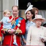 13. Juni 2015  Doch dann winkt Prinz George auf dem Balkon schon wie ein Großer nach unten. Er ist zum ersten Mal bei der "Trooping the Color"-Parade mit dabei.