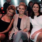 ... strahlt Hayden Panettiere zwischen Sylvie van der Vaart und Vitalis Frau Natalia Klitschko.