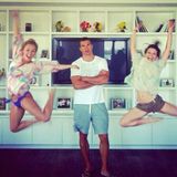31. März 2013: Hayden Panettiere und Wladimir Klitschko sind im Liebesurlaub in Miami. Seit Anfang März zeigen sie sich wieder verliebt und sollen sogar schon verlobt sein. Über den Größenunterschied zu ihrem Liebsten macht sich die Schauspielerin bei Twitter selbst lustig. Zu diesem Bild schreibt sie: "@haydenpanettier + @erinmccarley = 1/2 ukrainischer Riese".
