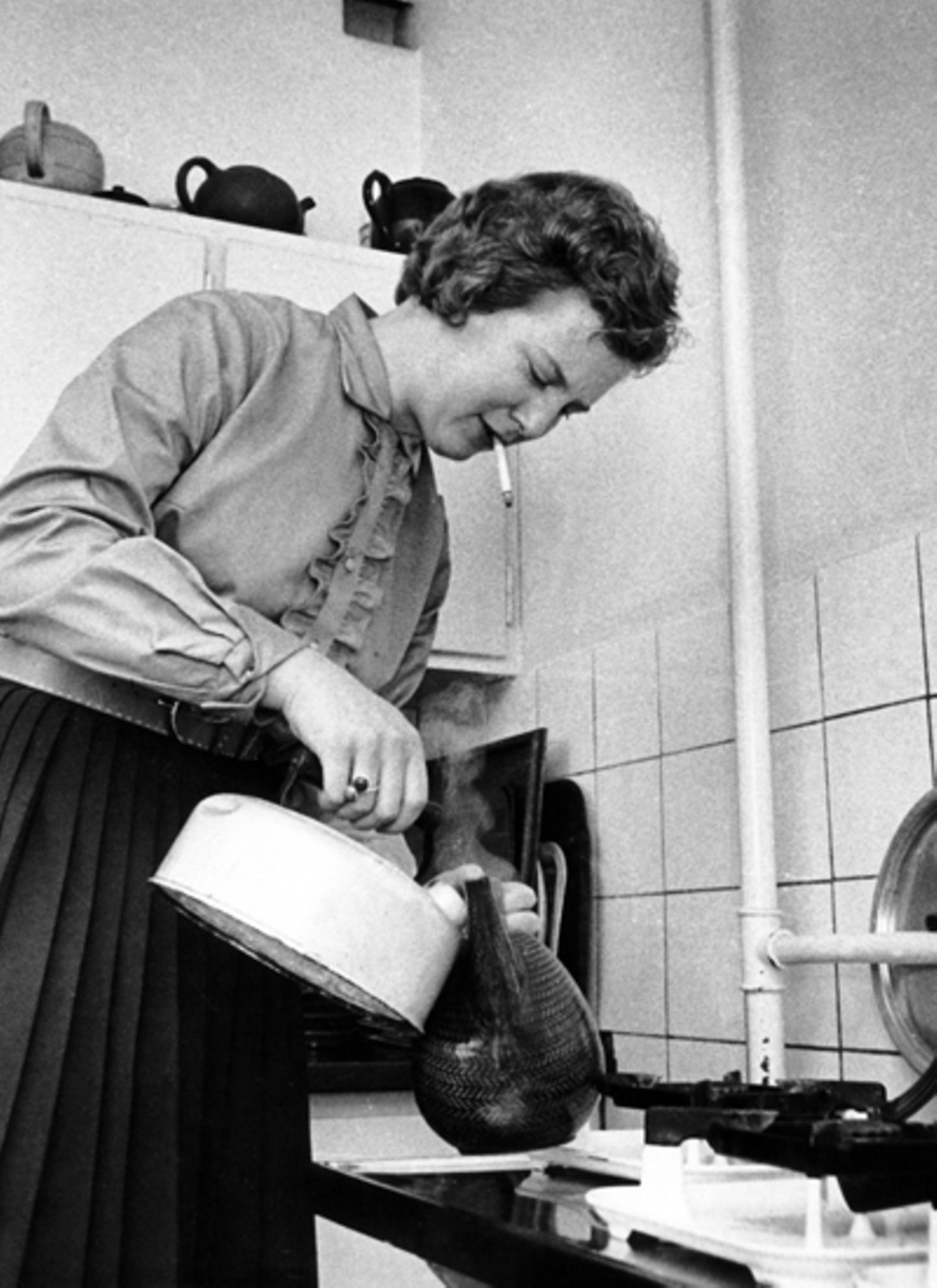 10. Januar 1960: Aus ihrer Rauch-Leidenschaft machte Königin Margrethe noch nie ein Geheimnis. Auch als Studentin griff sie bere
