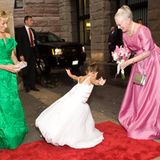 9. Juni 2011: Königin Margrethe von Dänemark bekommt beim Staatsbesuch in den USA einen Blumenstrauß von der kleinen Tochter des