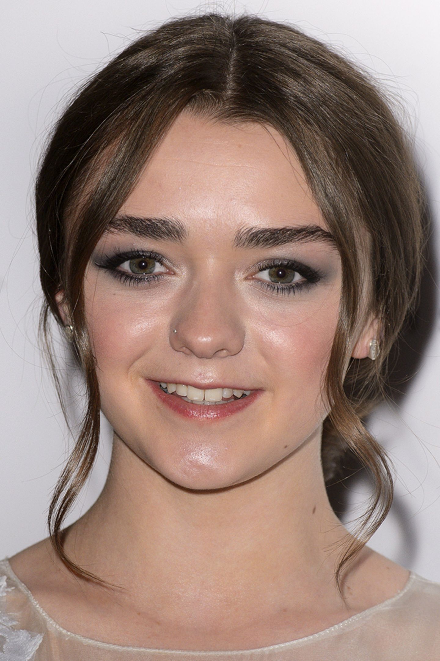 Secret Star Maisie / Maisie Williams Debuts Dramatic Makeove - EroFound