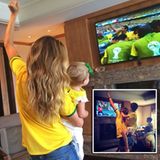 Auch Gisele Bundchen zeigt sich mit ihrer Familie als eingefleischter Fußballfan und jubelt über den Sieg der Selecao.