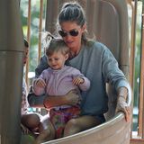23. August 2014  Tom und Gisele spielen mit ihren Kindern auf einem Spielplatz in Boston.