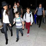 23. Mai 2014  Mit Sack und Pack und der ganzen Familie kommen die Beckhams am Flughafen in Los Angeles an.