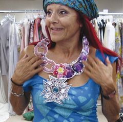 Kostümdesignerin Patricia Field gelang es, Fashion-Ikone Carrie noch glamouröser, gewagter, verspielter und schräger auszustaffi