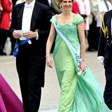 In einem wunderschönen grünen Kleid macht sich Prinzessin Cristina mit ihrem Inaki auf den Weg zur Kirche.