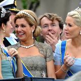 Bei so einer Hochzeit findet man auch immer Zeit für ein kleines Pläuschchen: Prinzessin Mary, Prinzessin Máxima und Prinzessin