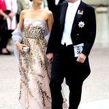 Prinz Nikolaos von Griechenland und Tatiana Blatnik lassen die Hochzeitszeremonie von Prinzessin Victoria auch nicht entgehen.