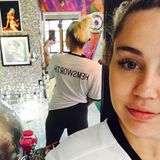 Seit dem Liebes-Comeback mit Liam Hemsworth hält sich Miley Cyrus eher bedeckt mit Kommentaren zu ihrem Beziehungsstatus. Auf Instagram zeigt sie sich nun allerdings mit einem Hemsworth-Trikot. Scheint so, als ob sie sich schon mal an den Nachnamen gewöhnen möchte - als künftige Mrs.