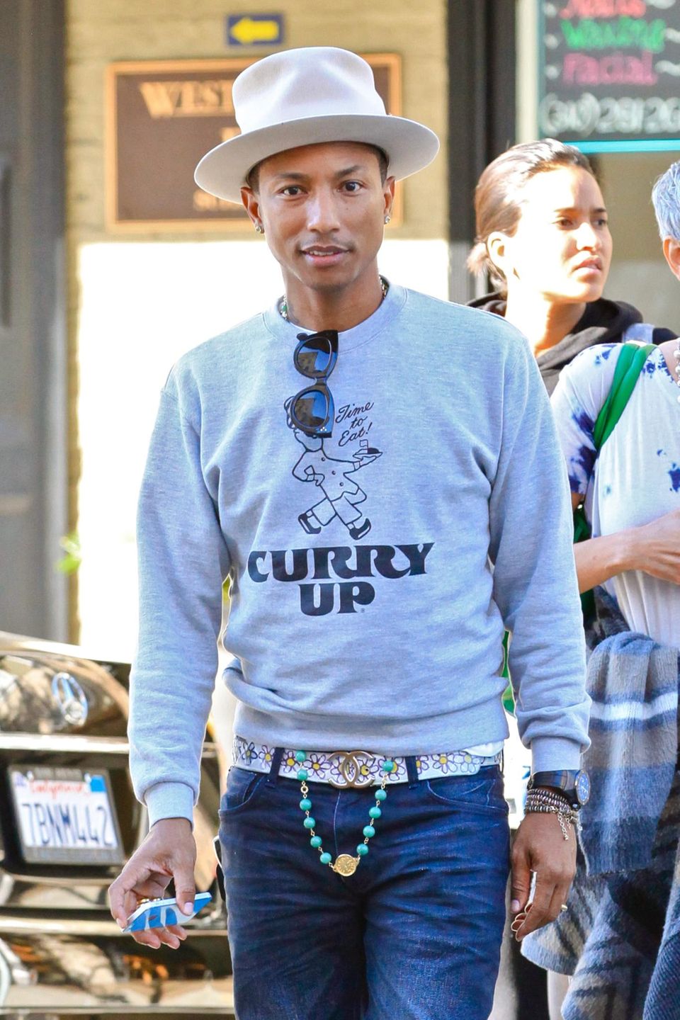 Pharrell Williams peppt sein Essen wohl gerne mit Curry auf. Pharrell Williams peppt sein Essen wohl gerne mit Curry auf.