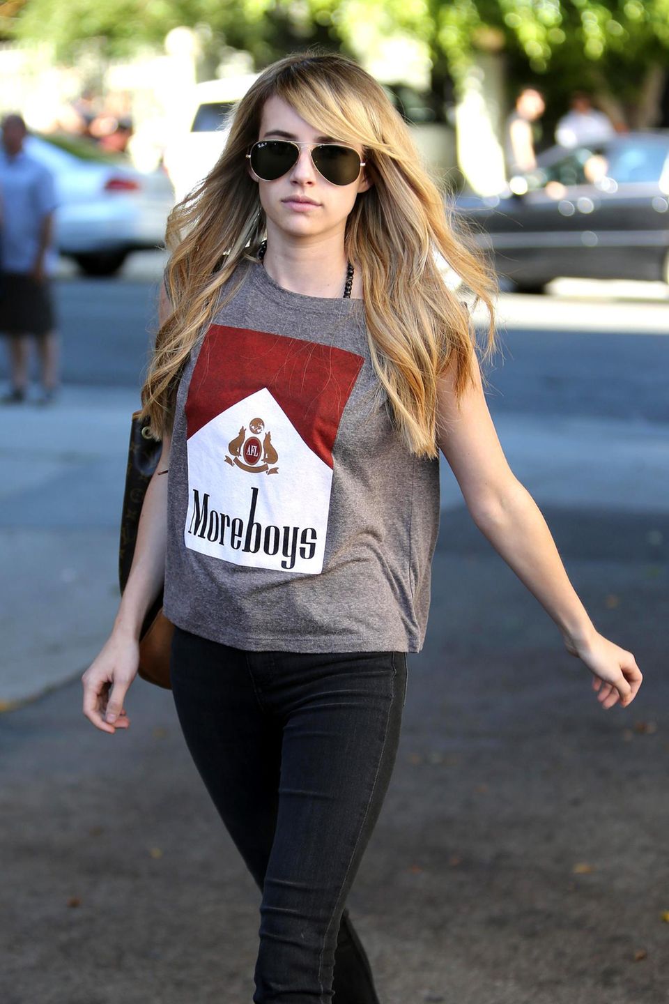 Emma Roberts wünscht sich auf ihrem T-Shirt "more Boys".