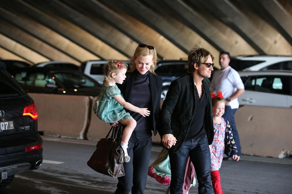 12. Mai 2015  Nicole Kidman und Keith Urban sind mit ihren Töchtern Sunday und Faith auf dem Weg zur Oper in Sydney.