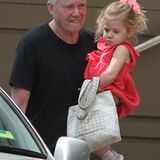 15. Dezember 2012: Sunday Rose wird von Nicole Kidmans Vater, Dr. Antony David Kidman, aus deren Haus in Sydney getragen.