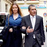 Eigentlich ist der Untersshied nicht so drastisch, doch wenn seine Freundin Nicole Kimpel hohe Schuhe trägt, wirkt sie neben Schauspieler Antonio Banderas riesig.
