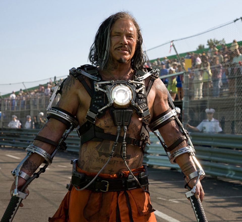 Als Whiplash lässt es Mickey Rourke 2010 in "Iron Man 2" knallen. Als Whiplash lässt es Mickey Rourke 2010 in "Iron Man 2" knallen.