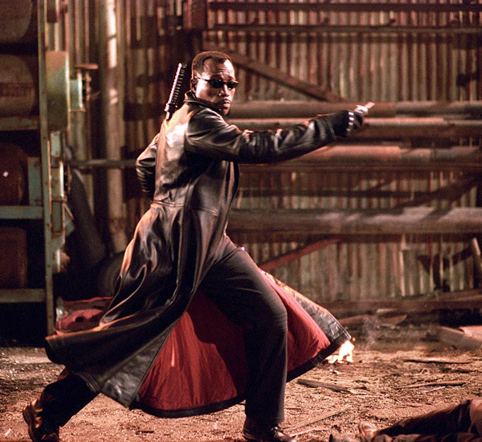 Als Vampir-Mensch-Bastard kämpft Wesley Snipes 2004 gegen böse Vampire und Werwölfe.