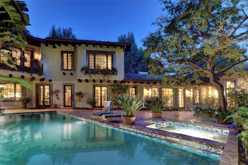 In dieses Haus in den Hollywood Hills soll Vanessa Paradis bald einziehen. Ihr Ex Johnny Depp hat die Villa Medienberichten zufo In dieses Haus in den Hollywood Hills soll Vanessa Paradis bald einziehen. Ihr Ex Johnny Depp hat die Villa Medienberichten zufo