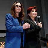 12. Mai 2016: Kürzlich haben Ozzy und Sharon Osbourne noch ihre Trennung bekannt gegeben. Jetzt zeigen sie sich wieder vereint. Allerdings nur, um auf einer Pressekonferenz das "Ozzfest Meets Knotfest" anzukündigen.