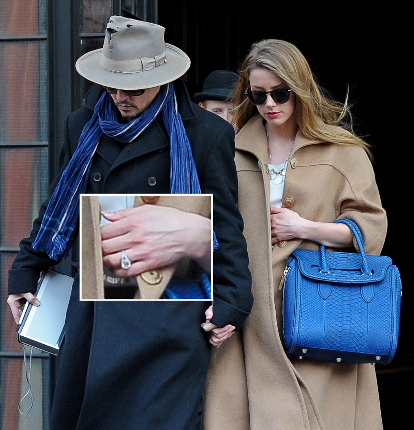 Johnny Depp und Amber Heard  Nur wenige Tage nach ihrer Verlobungsparty zeigen sich Johnny Depp und Amber Heard Händchen haltend in New York. Dabei ist das Paar mit blauen Accessoires modisch aufeinander abgestimmt. Auch Amber Heards Verlobungsring ist zu sehen.