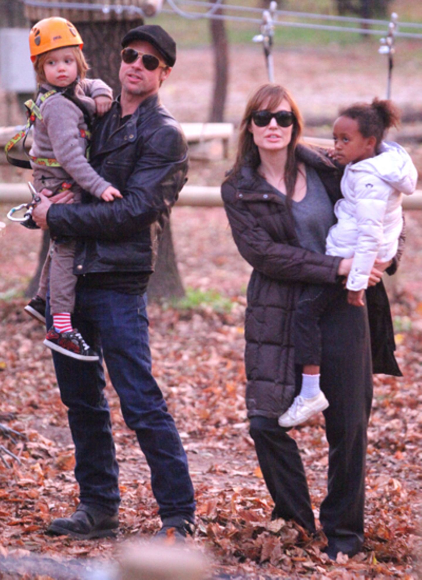 Ein süßes Familienbild: Brad Pitt und Angelina Jolie mit ihren Töchtern Shiloh und Zahara.