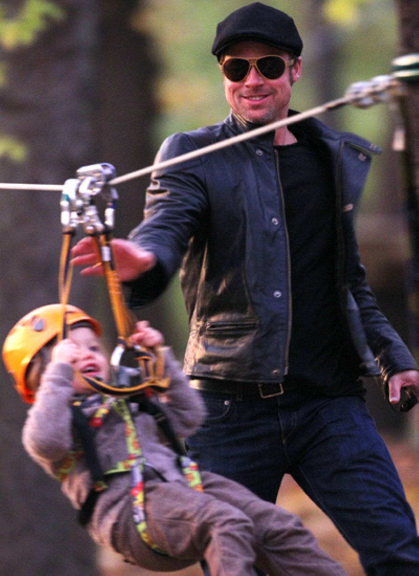 Das scheint nicht nur Shiloh gefallen zu haben, auch Brad Pitt freut sich mit seiner Tochter.