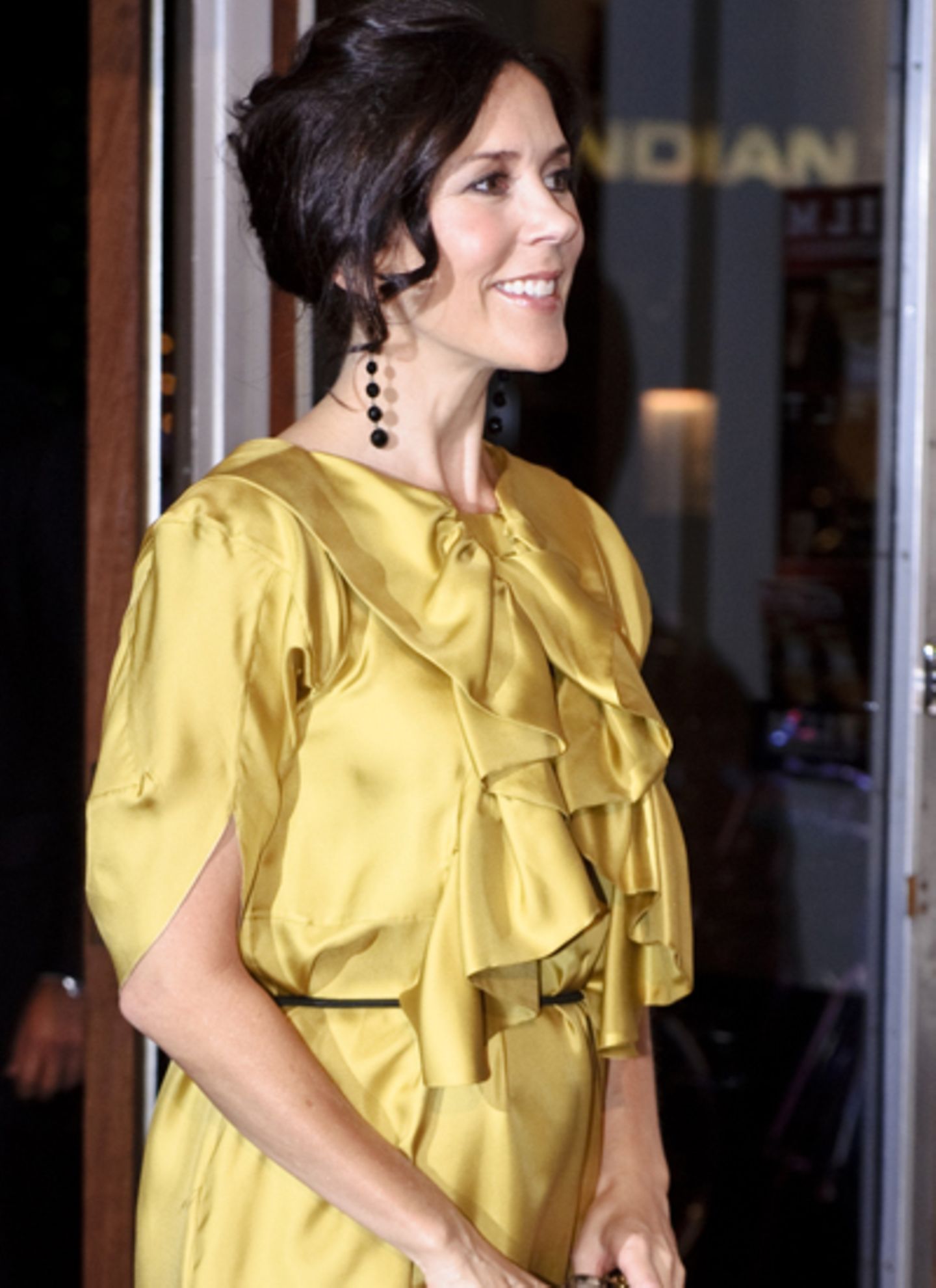 7. September 2010: Das auffällige gelbe Kleid mit den großen Raffungen im Brustbereich steht der Prinzessin ausgezeichnet.