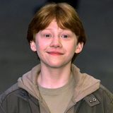 Harry Potter, damals-heute: 2004: Ein kleiner Junge zeigt sich der Presse bei der Premiere von "Harry Potter und der Stein der W
