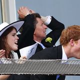 4. Juni 2011: Vornehme, royale Zurückhaltung?! Nicht bei Prinzessin Eugenie und Prinz Harry in der königlichen Loge beim Pferder