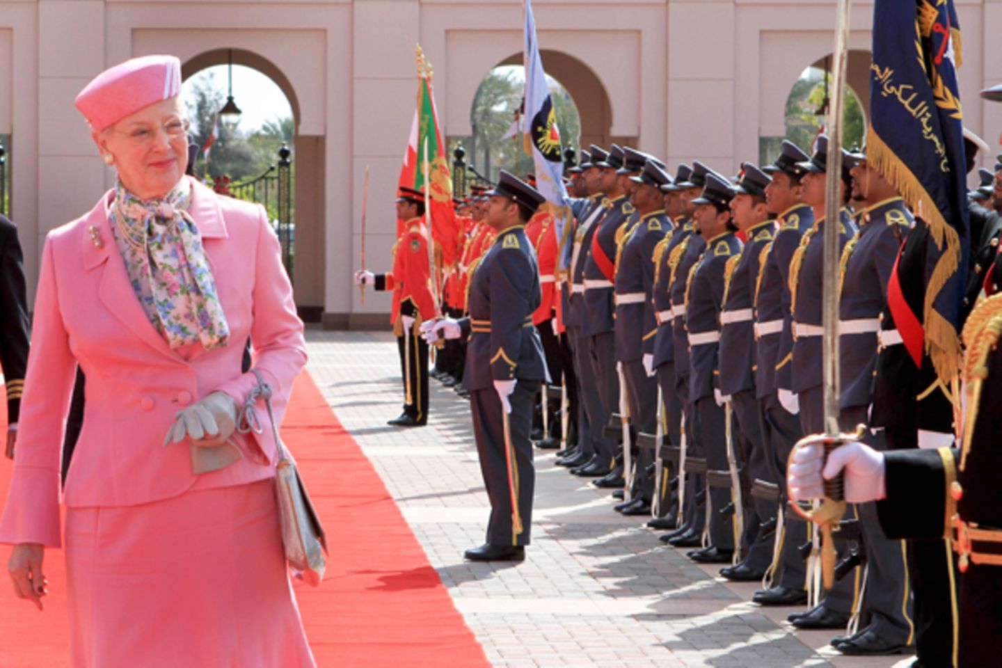 3. Februar 2011: Königin Margrethe von Dänemark ist auf Staatsbesuch im Gudaibiya Palast in Bahrain.