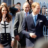 19. August 2011: Herzogin Catherine und Prinz William besuchen das Gemeindezentrum in Birmingham. Sie sprechen mit Helfern der A
