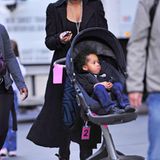 8. November 2011: Jennifer Hudson geht mit ihrem Sohn David in New York spazieren.