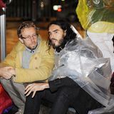 19. Oktober 2011: Russell Brand stattet den "Occupy Wall Street"-Demonstranten in Manhattan im Regen einen Besuch ab.