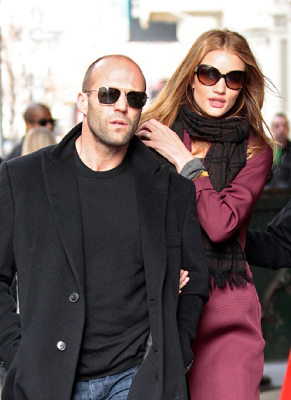 17. Dezember 2011: Jason Statham und Rosie Huntington-Whiteley bummeln entspannt durch den New Yorker Stadtteil SoHo. 17. Dezember 2011: Jason Statham und Rosie Huntington-Whiteley bummeln entspannt durch den New Yorker Stadtteil SoHo.