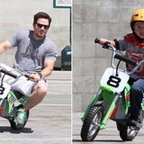 5. September 2011: Mark Wahlberg fährt mit seinem Sohn auf einem Kindercrossmotorrad durch Hollywood.