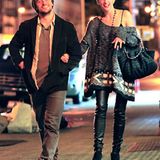 25. Oktober 2011: Ashlee Simpson und Vincent Piazza genießen einen Abendspaziergang in den Straßen von New York.