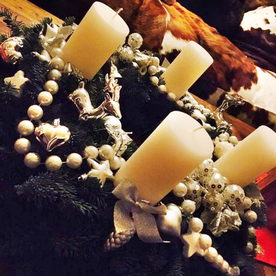 Claudia Effenberg dekoriert ihr Zuhause und freut sich nun auf das Weihnachtsfest. Claudia Effenberg dekoriert ihr Zuhause und freut sich nun auf das Weihnachtsfest.