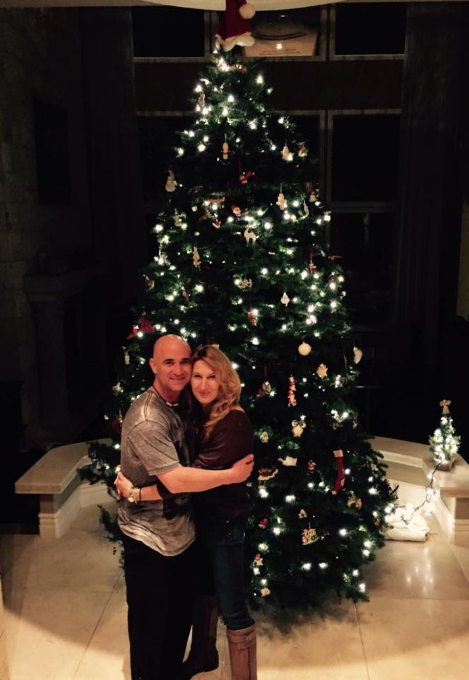Stefanie Graf und ihr Mann Andre Agassi hatten noch nie so einen großen Weihnachtsbaum in ihrer Wohnung.