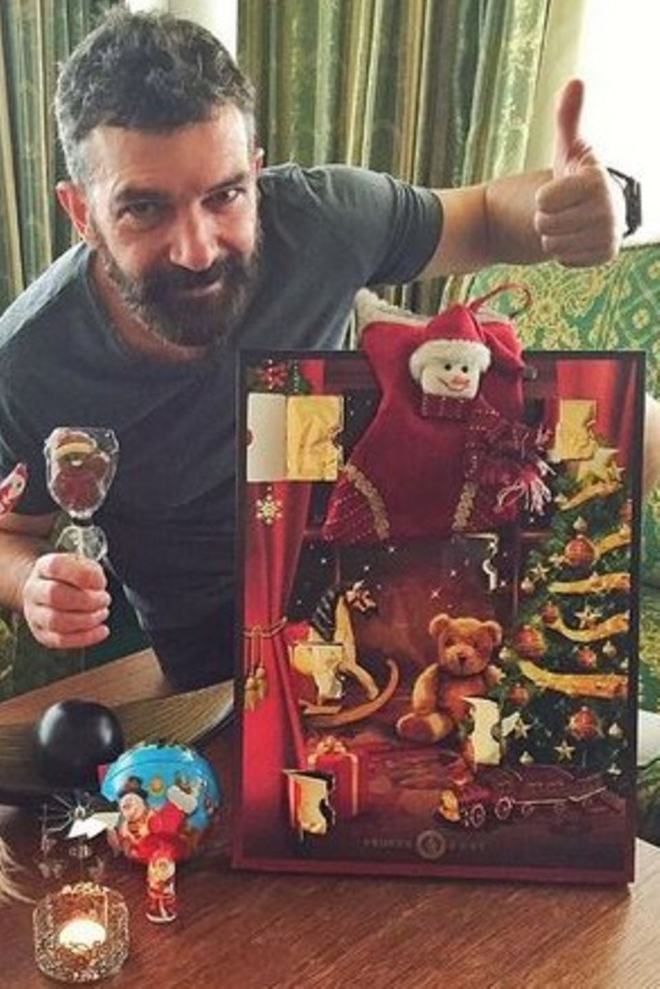 Mit einer neuen Frau halten auch neue Traditionen Einzug in Antonio Banderas Leben: Seit diesem Jahr feiert er auch den Nikolaustag, wie es in Nicole Kimpels Heimat, den Niederlanden, üblich ist.