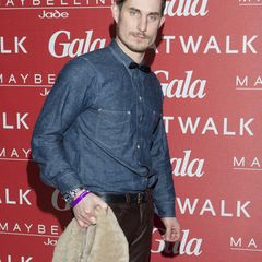 Clemens Schick huschte beim Gala Fashion Brunch im Marriott-Hotel förmlich über den roten Teppich
