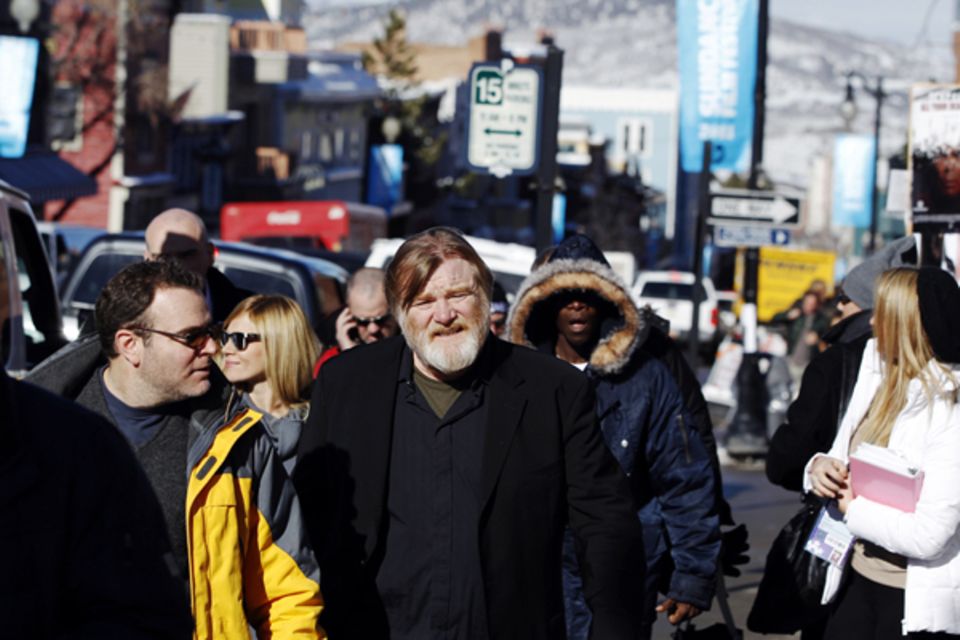 Die Straßen von Park City sind voll mit Schauspielerin und anderen Filmleuten. Hier erwischten die Paparazzi Brendan Gleeson und Die Straßen von Park City sind voll mit Schauspielerin und anderen Filmleuten. Hier erwischten die Paparazzi Brendan Gleeson und