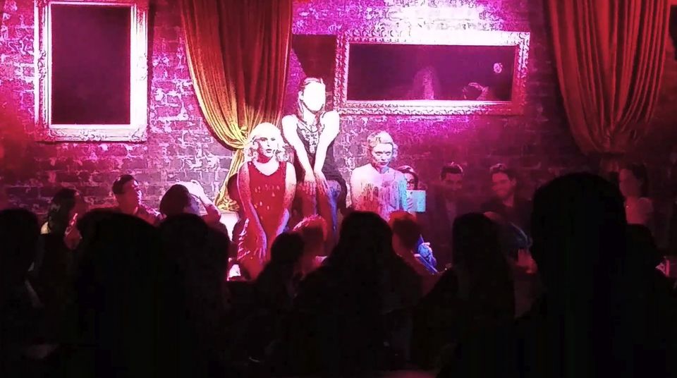 Rumer Willis steht als "Fran" in Los Angeles für "For The Record: BAZ" auf der Bühne. Rumer Willis steht als "Fran" in Los Angeles für "For The Record: BAZ" auf der Bühne.