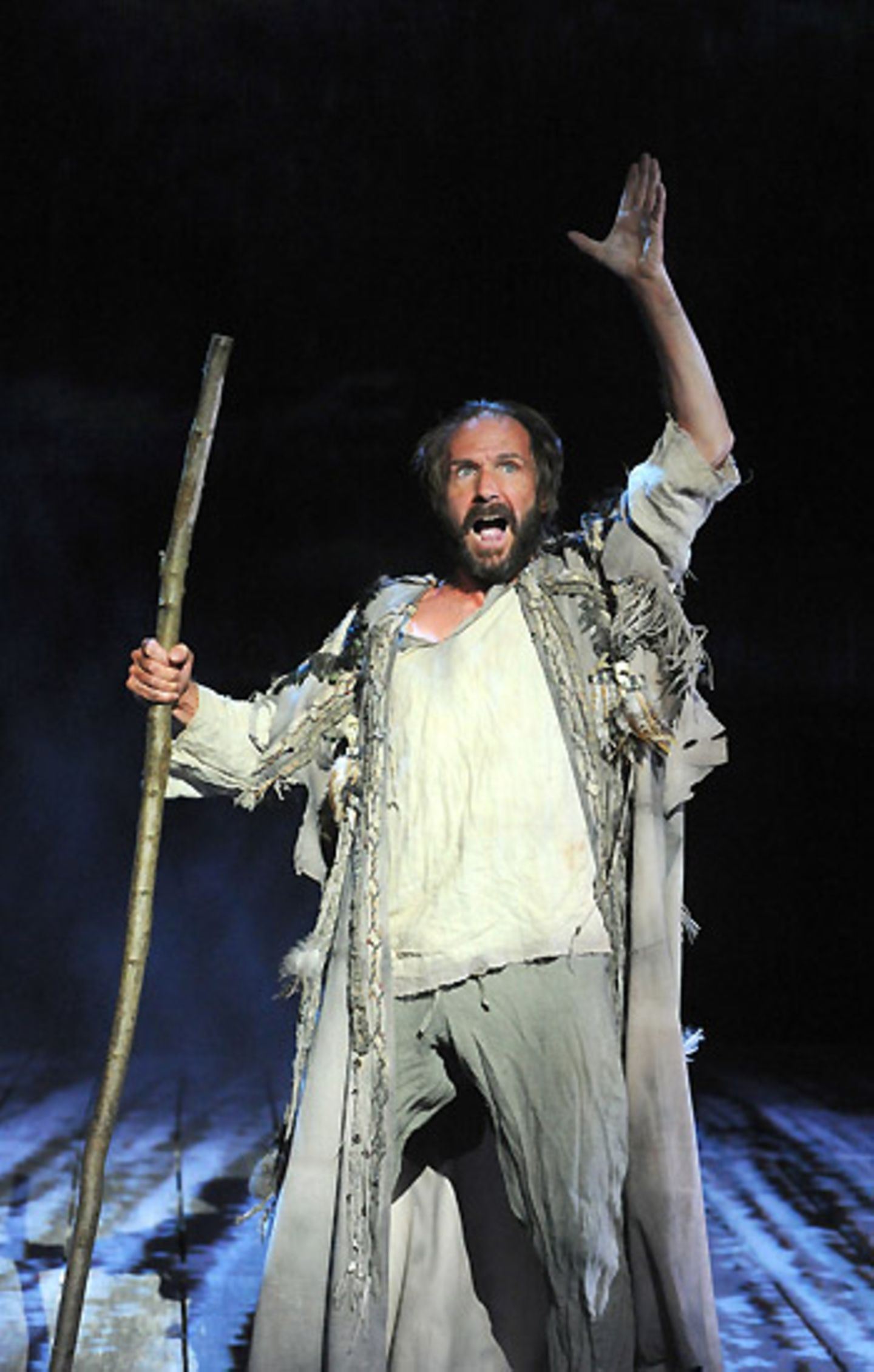 In seiner Rolle als Prospero in Shakespeares "The Tempest" zeigt Ralph Fiennes in London, was er auf der Bühne drauf hat.