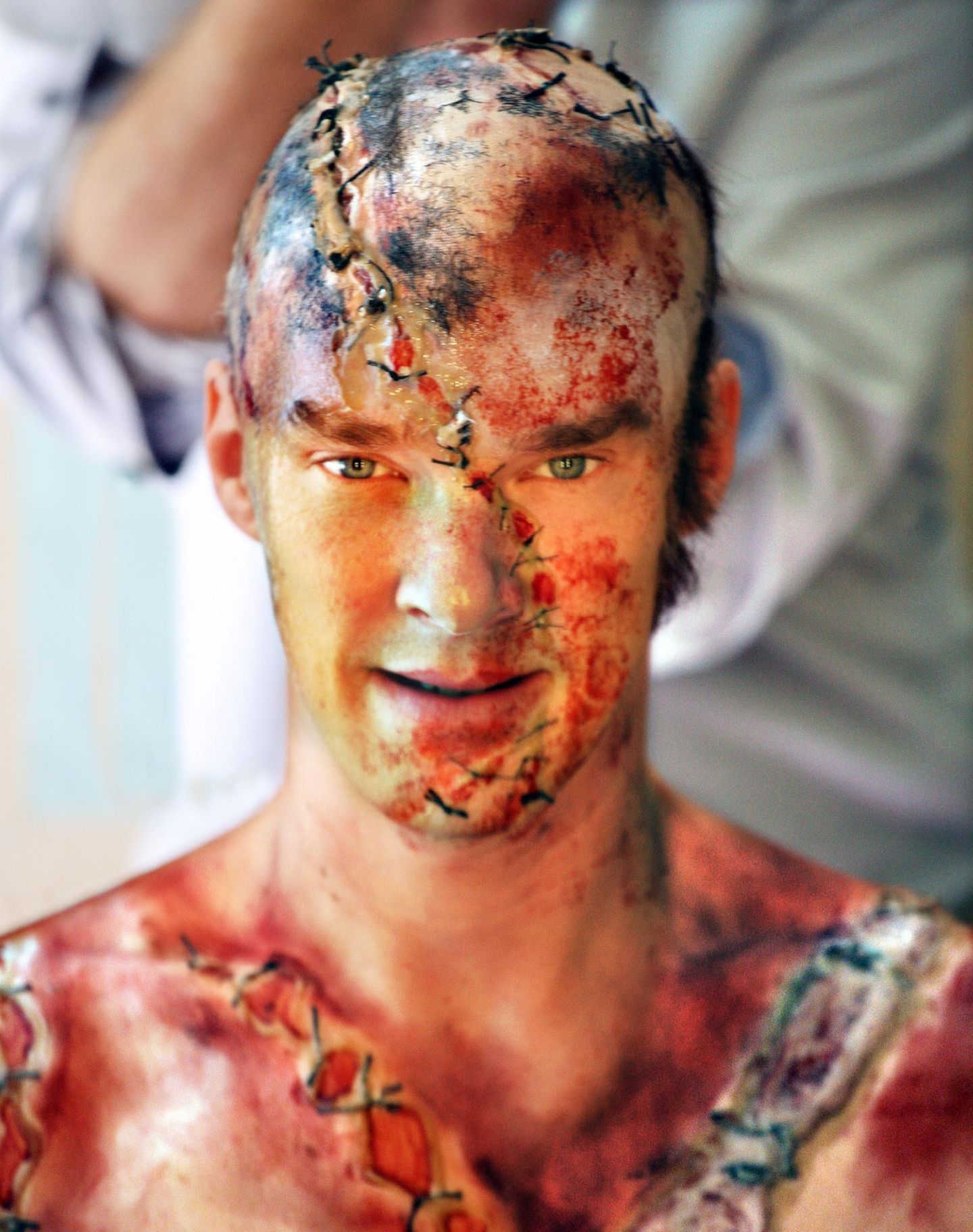 In einer schmerzvollen Prozedur verwandelt sich Schauspieler Benedict Cumberbatch für ein Bühnenstück in Frankensteins Monster.