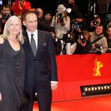 Vanessa Redgrave und Ralph Fiennes posieren gemeinsam auf dem roten Teppich und...