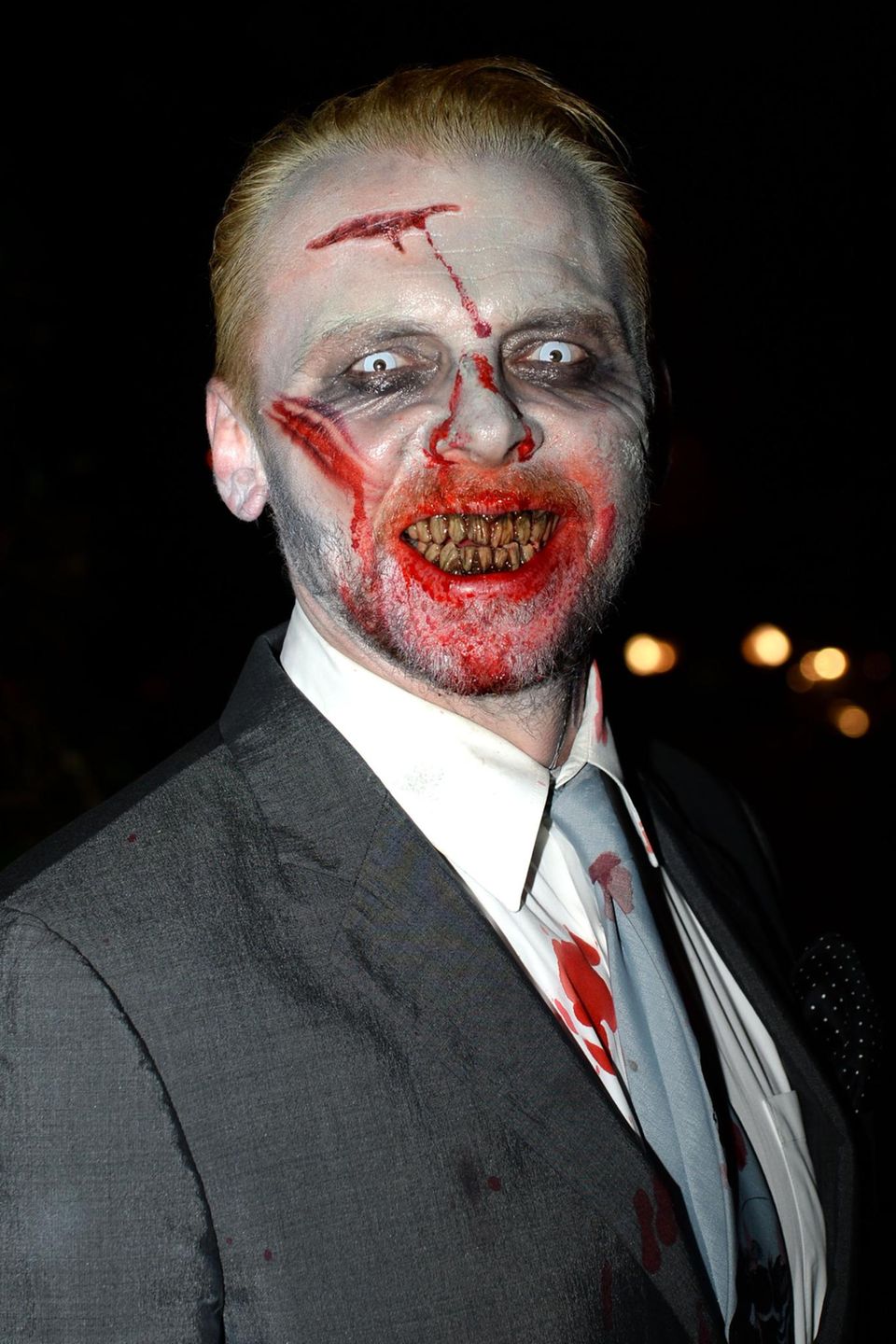 Simon Pegg gibt einen gruseligen Zombie.